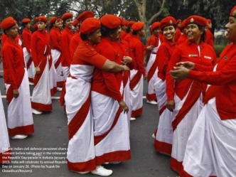 Female Indian civil defence personnel share a moment before taking part in the rehearsal for the Republic Day parade in Kolkata January 4, 2015. India will celebrate its annual Republic Day on January 26. (Photo by Rupak De Chowdhuri/Reuters)